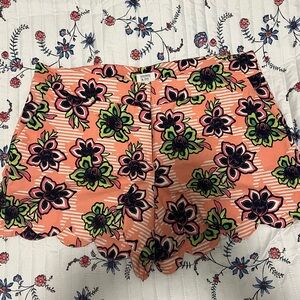 Crown & Ivy Size 12 scalloped printed short
